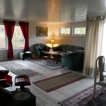 Seafront Close To Reine, Lofoten Holiday home