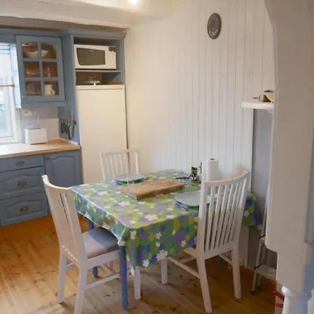 Seafront Close To Reine, Lofoten Holiday home *
