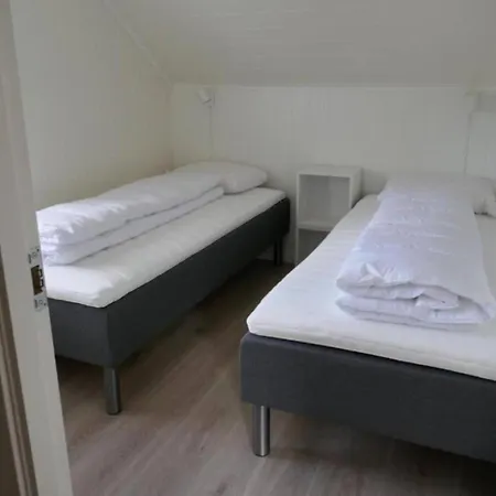 Seafront Close To Reine, Lofoten Holiday home *