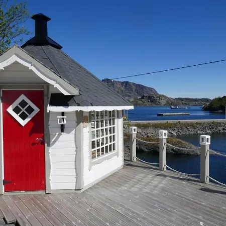 Seafront Close To Reine, Lofoten Feriehus Sund (Nordland)