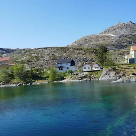 Seafront Close To Reine, Lofoten 펜션 *